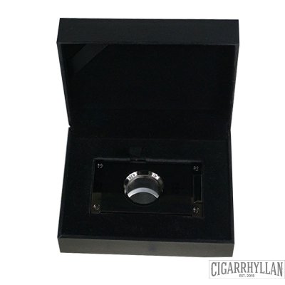 snoppare som klipper cigarren